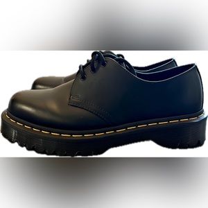 Dr. Martens Smooth Black Oxfords Women’s Size 8 US